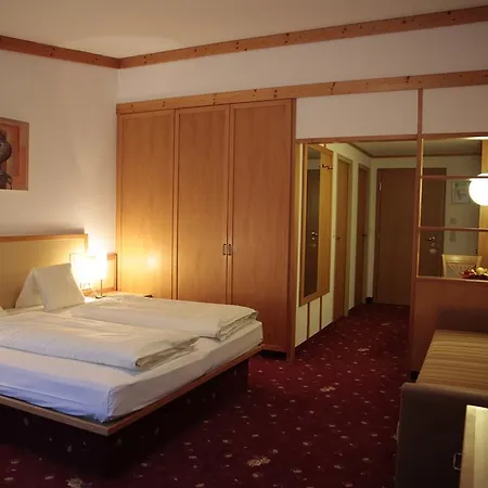 Alpensporthotel Mutterberg 4* موتيربيرغالم