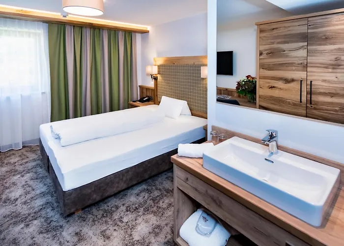 穆特贝尔格阿尔卑斯山运动酒店 酒店 马德伯格安姆