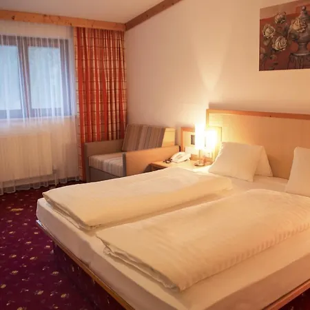 ホテル Alpensporthotel Mutterberg ムッターベルクアルム