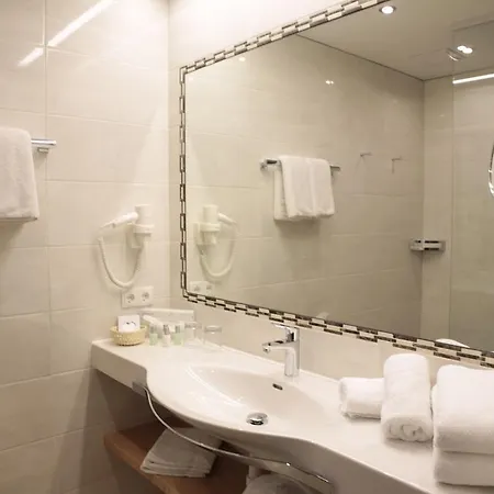 ホテル Alpensporthotel Mutterberg