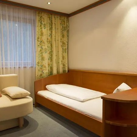 ホテル Alpensporthotel Mutterberg ムッターベルクアルム