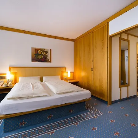 ホテル Alpensporthotel Mutterberg ムッターベルクアルム