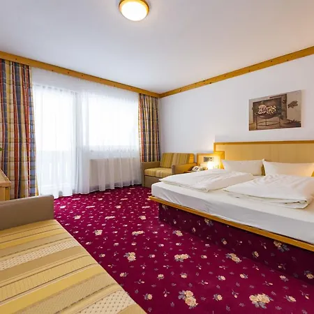 ホテル Alpensporthotel Mutterberg 4*