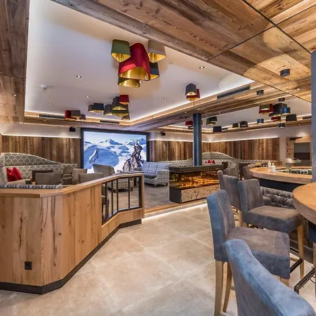 ホテル Alpensporthotel Mutterberg ムッターベルクアルム