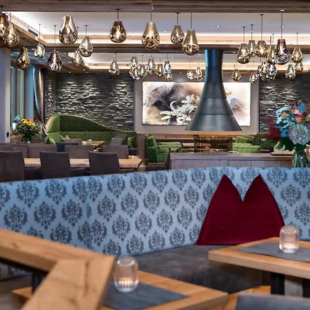 Alpensporthotel Mutterberg 4* ムッターベルクアルム