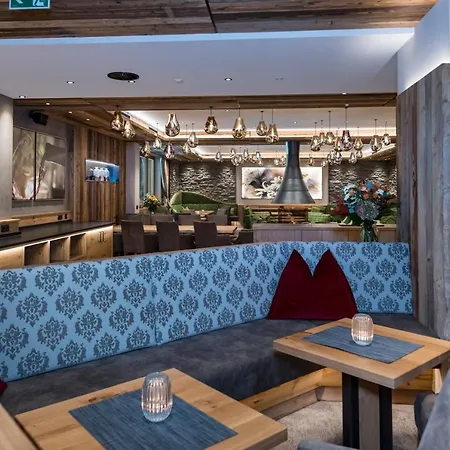 Alpensporthotel Mutterberg 4* ムッターベルクアルム