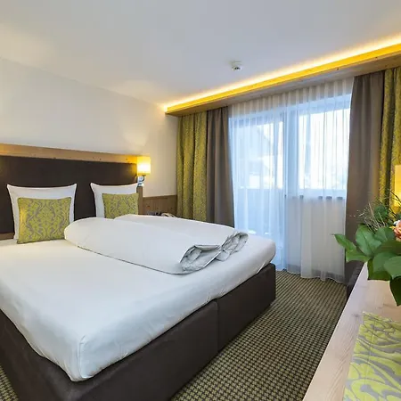 Отель Alpensporthotel Mutterberg 4*